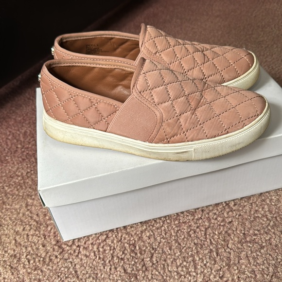 Steve Madden blush sneakers - Picture 4 of 6